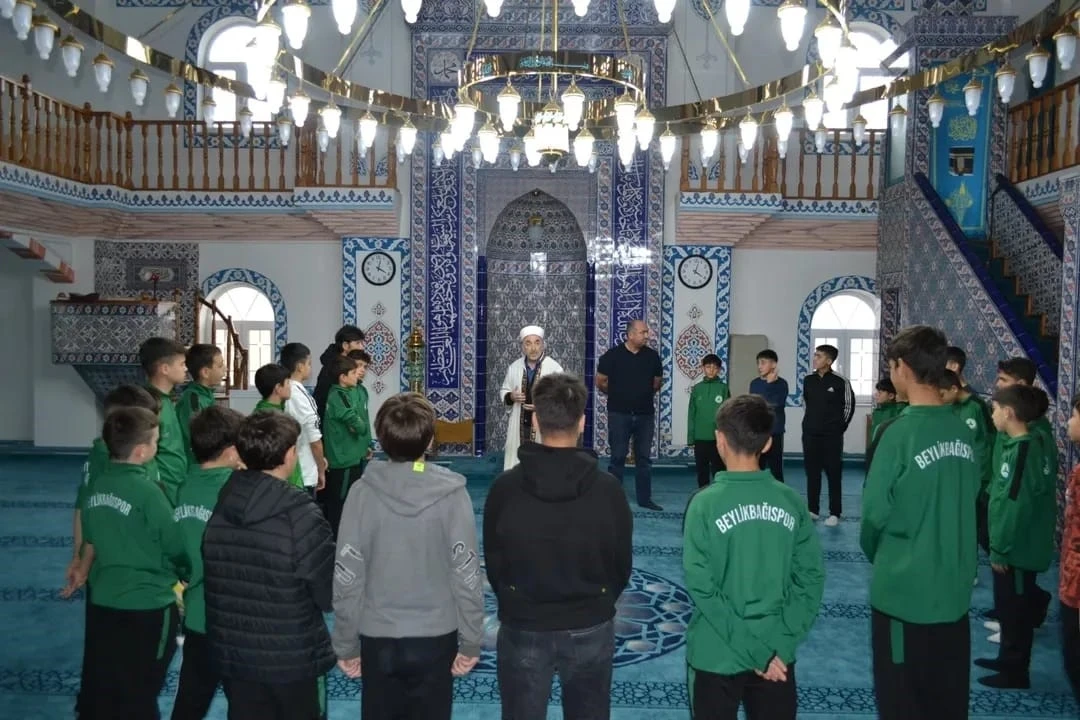 Gebze&rsquo;de futbol ve manevi eğitim bir arada
