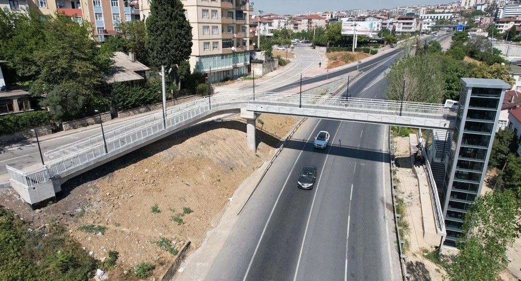 Gebze’de üst geçit asansörü bakıma alındı
