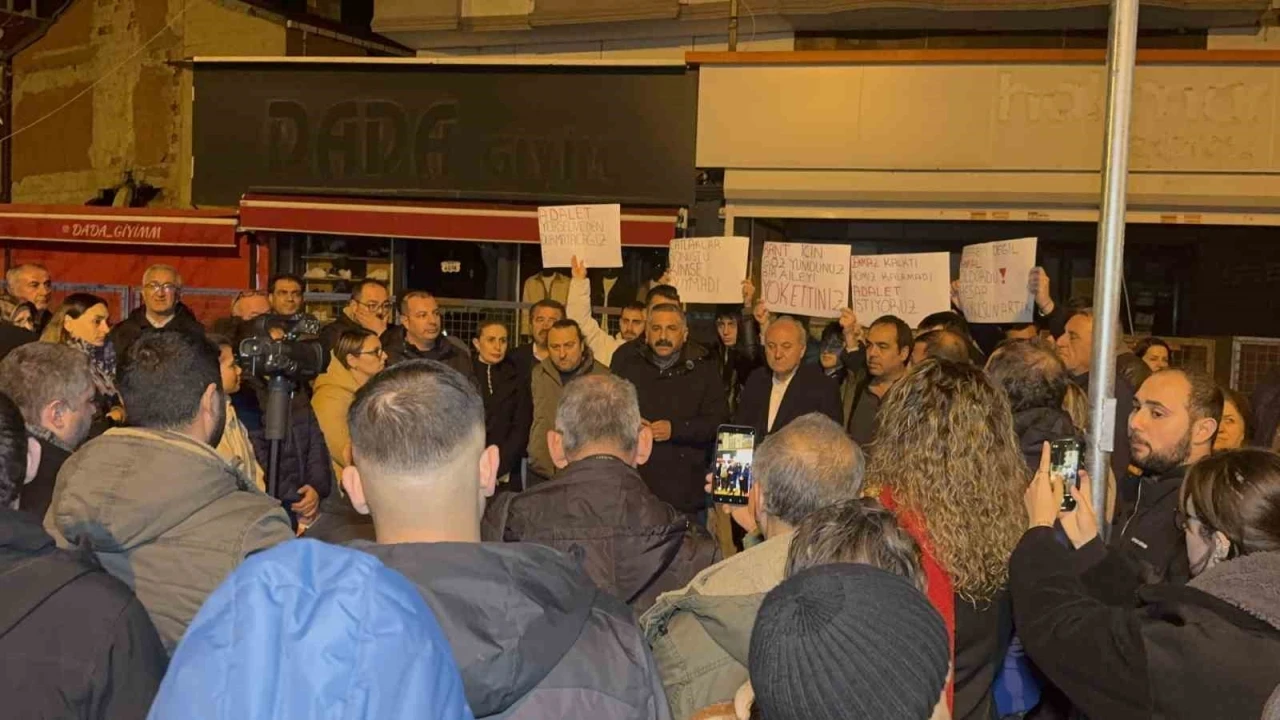 Gebze&rsquo;de yıkılan binanın &ccedil;evresindeki vatandaşlar raporların sonucunu bekliyor
