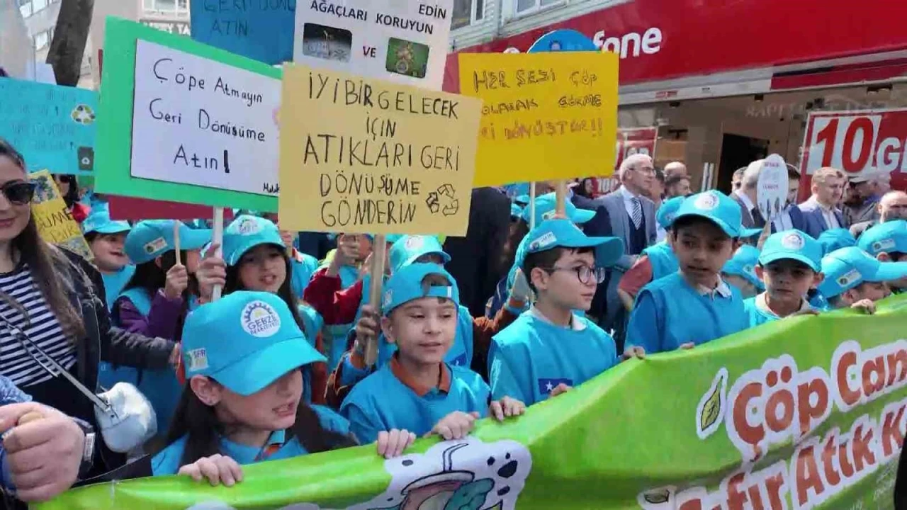Gebzeli öğrencilerden Sıfır Atık Projesi’ne destek yürüyüşü