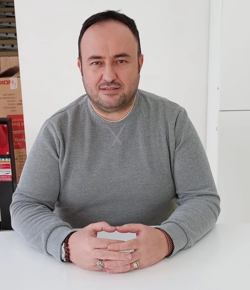 Gece yarısı kırmızı ışıkta mendil satan &ccedil;ocuklar i&ccedil;in yetkililere &ccedil;ağrı
