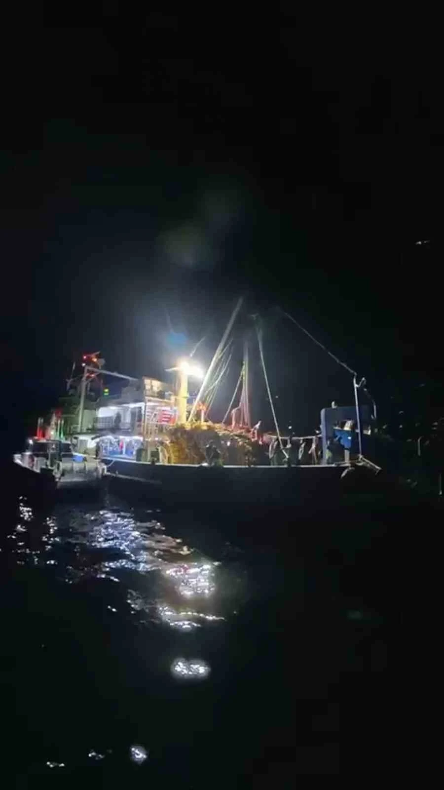 Gece yarısı teknelere baskın
