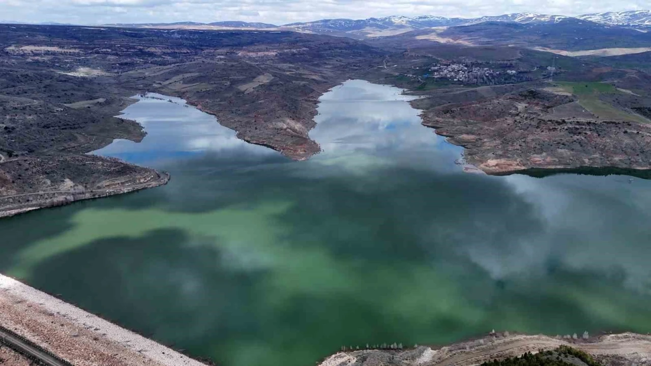 Ge&ccedil;en yıl kuraklık yaşanan Sivas&rsquo;ta barajlar bu yıl y&uuml;z g&uuml;ld&uuml;rd&uuml;
