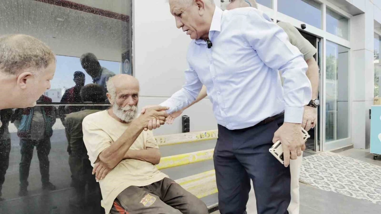 Ge&ccedil;mişini unutup sokaklarda yaşamaya başlayan adam, devletin şefkat elini uzatmasıyla bambaşka bir g&ouml;r&uuml;n&uuml;me kavuştu

