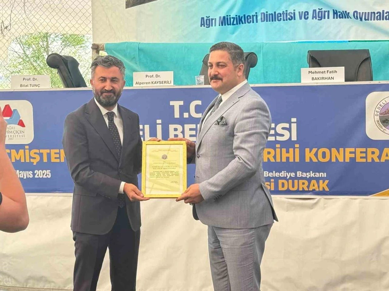 ‘’Geçmişten Günümüze Dedeli Tarihi&quot; konuşuldu.
