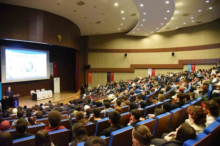 Ge&ccedil;mişten g&uuml;n&uuml;m&uuml;ze pandemi t&uuml;m y&ouml;nleriyle değerlendirildi
