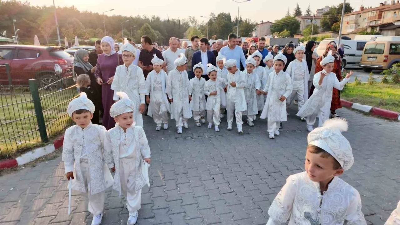 Gediz’de 20 çocuk sünnet ettirildi
