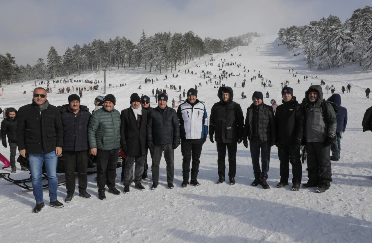 Gediz Murat Dağı Termal Kayak Merkezi&rsquo;nde kar ve kayak keyfi
