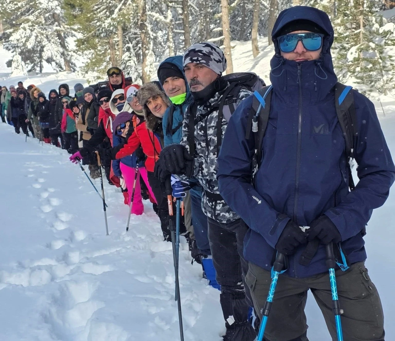 Gediz Murat Dağı Termal ve Kayak Merkezinde kar y&uuml;r&uuml;y&uuml;ş&uuml;

