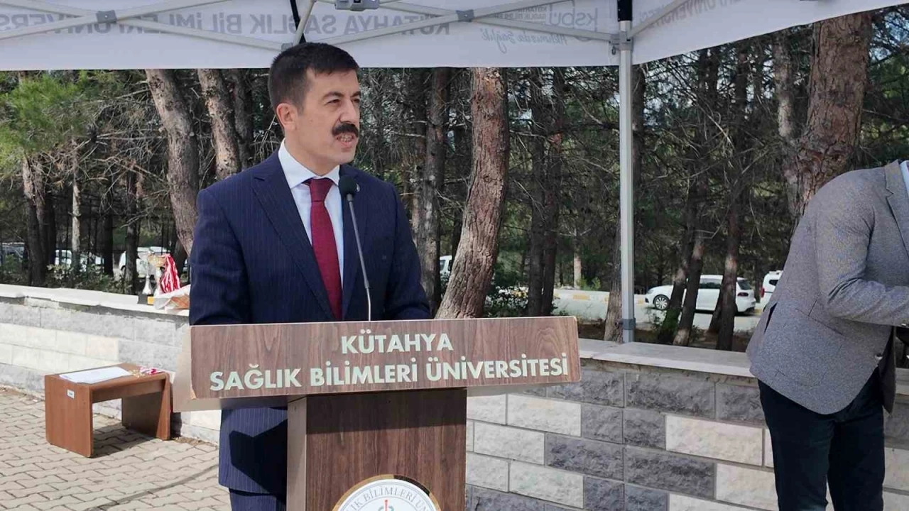 Gediz Sağlık Hizmetleri MYO&rsquo;dan mezun olan 220 &ouml;ğrenci sağlık ordusuna katıldı
