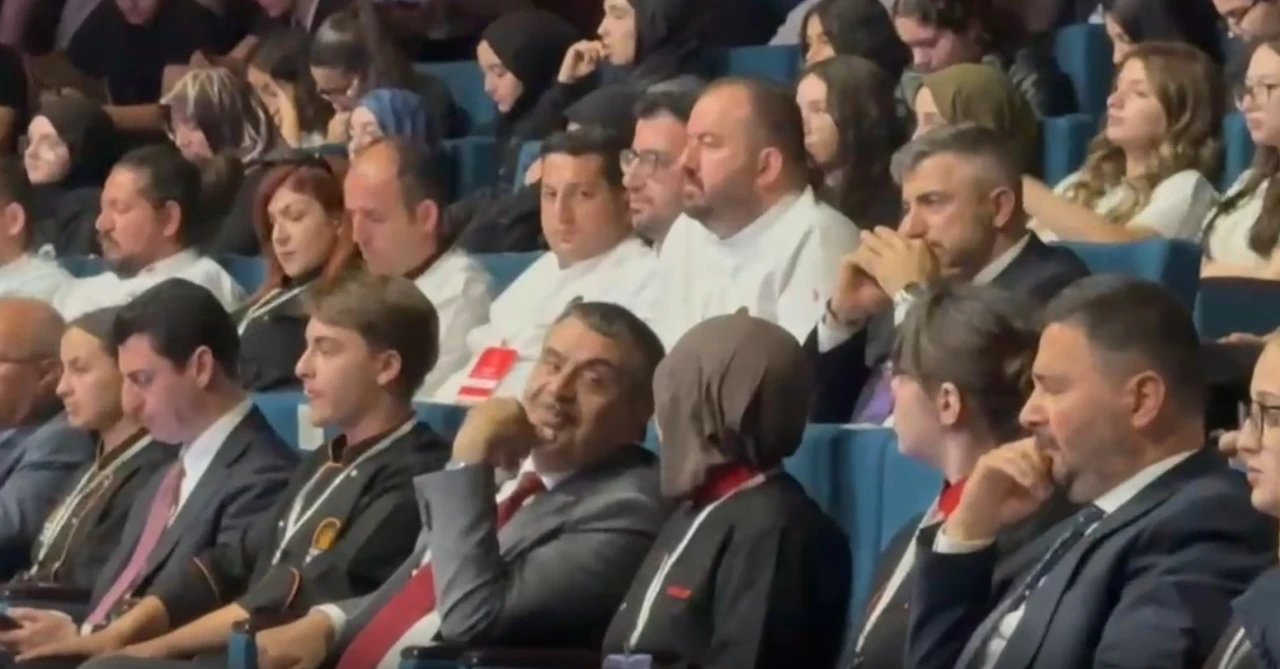 Gedizli &ouml;ğrenci, Bakan Yusuf Tekin&rsquo;i il&ccedil;elerine davet etti
