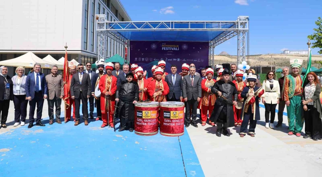 Geleceğin mühendisleri NEÜ Mühendislik Gençlik Festivalinde bir araya geldi

