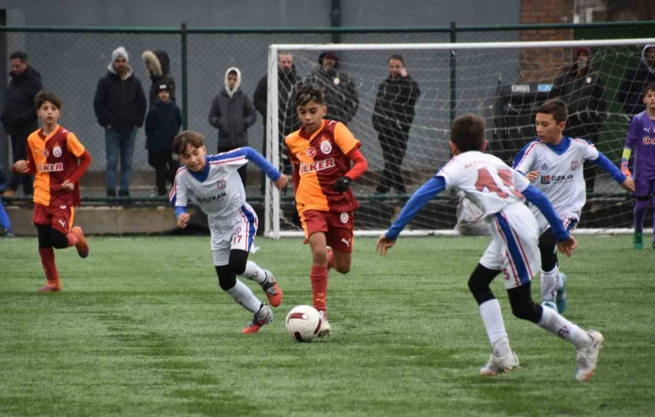 Geleceğin yıldız futbolcu adayları Balıkesir&rsquo;de sahne aldı
