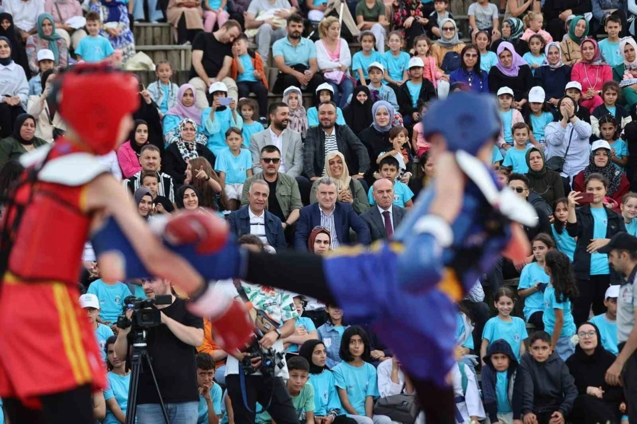 Geleceğin yıldız kungfucuları şampiyon ikiz kardeşler göz dolduruyor
