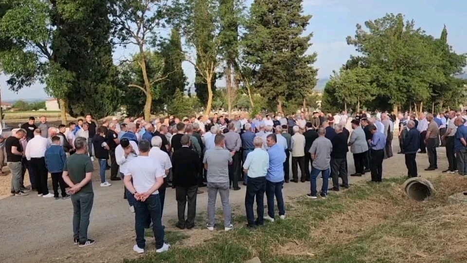 Gelenek yine yerine getirildi, 10 bin kişi aynı anda bayramlaştı
