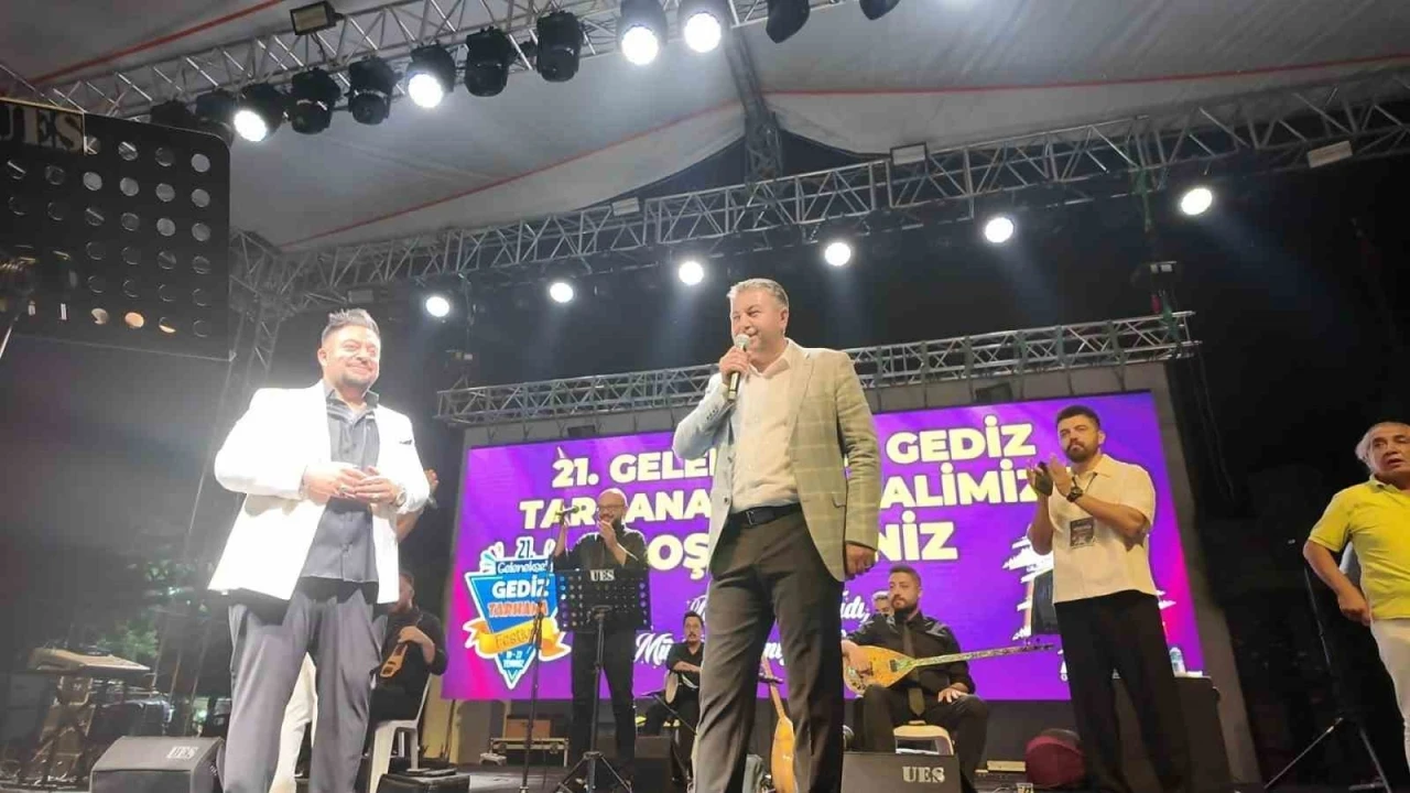 Geleneksel Tarhana Festivali’nde Hüseyin Kağıt, Gedizlileri coşturdu
