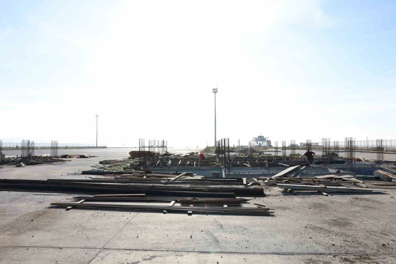 Gelibolu’da inşa edilecek yeni feribot iskelesi incelendi
