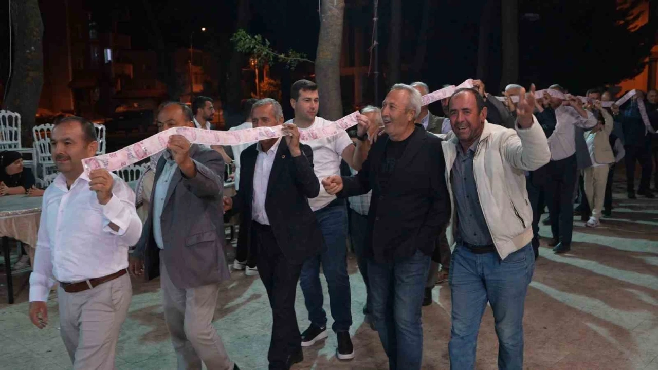 Gelin ve damada 15 metrelik para kurdelesi
