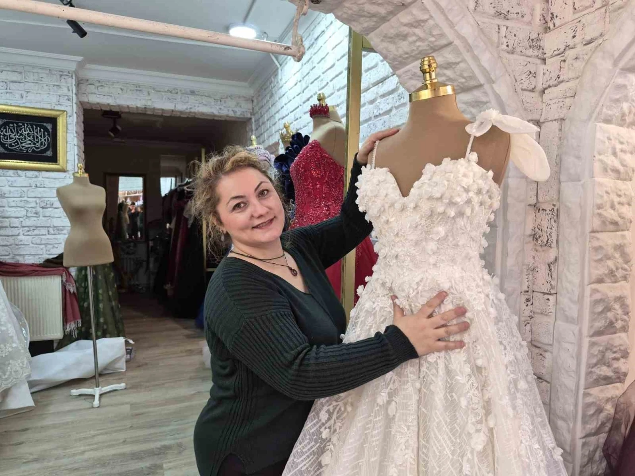 Gelinlik&ccedil;iler yaz sezonunu bekliyor
