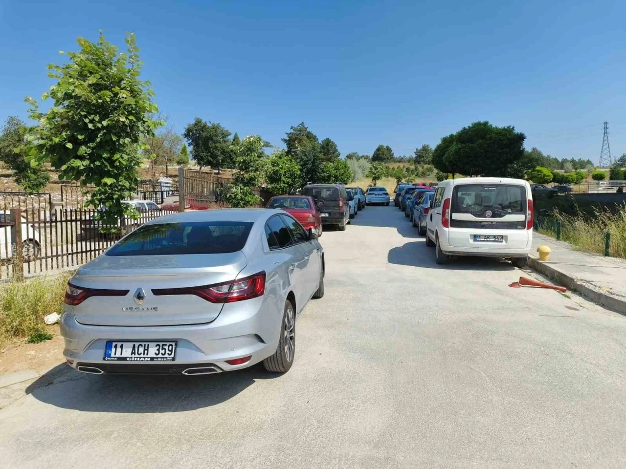 Gelişi güzel parklanma sürücüleri zora sokuyor
