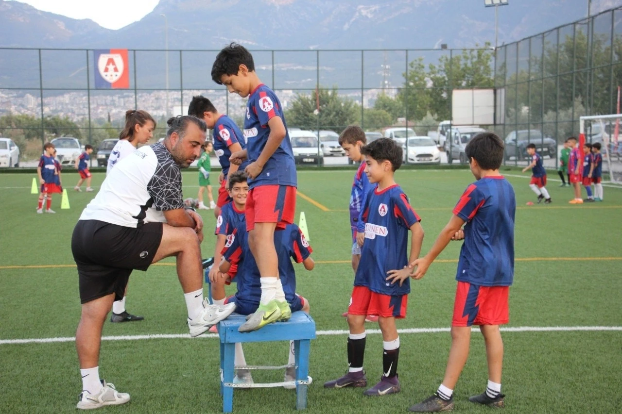 Gelişim Ligi&rsquo;ne U14 ve U15 de katılacak olan Altınyıldız &ccedil;alışmalara hız verdi
