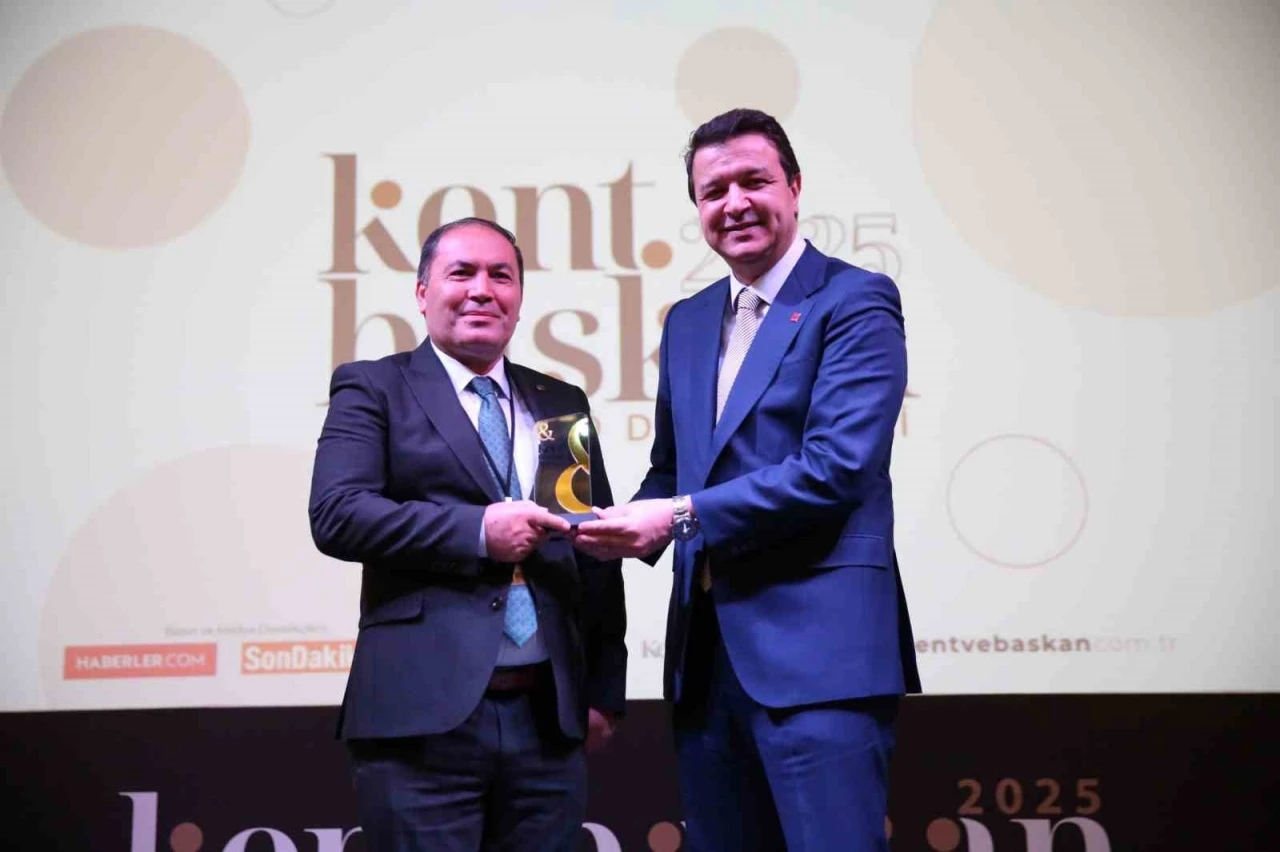 Gemlik Belediyesi’ne &quot;Patili Canlar&quot; projesiyle anlamlı ödül
