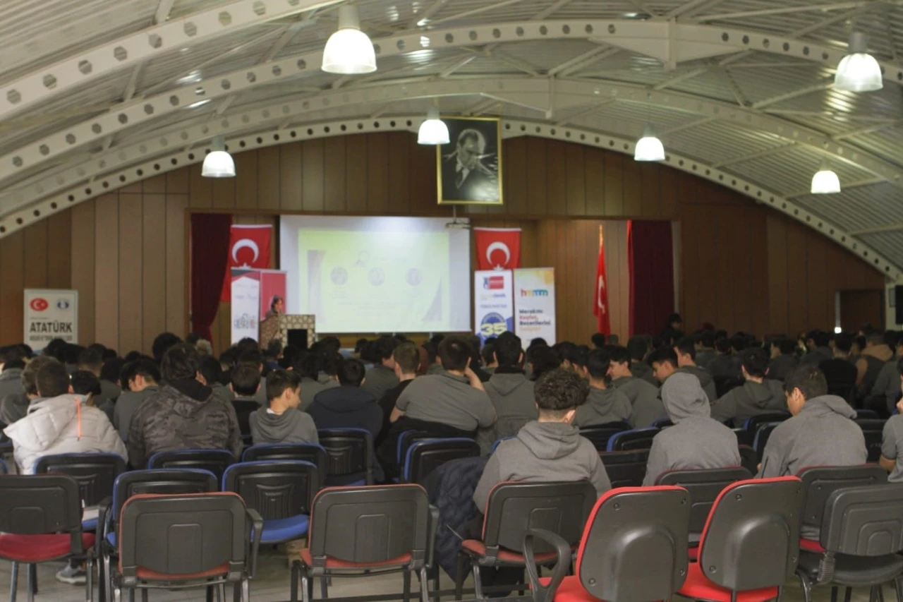 GENÇ AR-GE etkinliğinde öğrenciler, girişimcilik ve yenilikle buluştu
