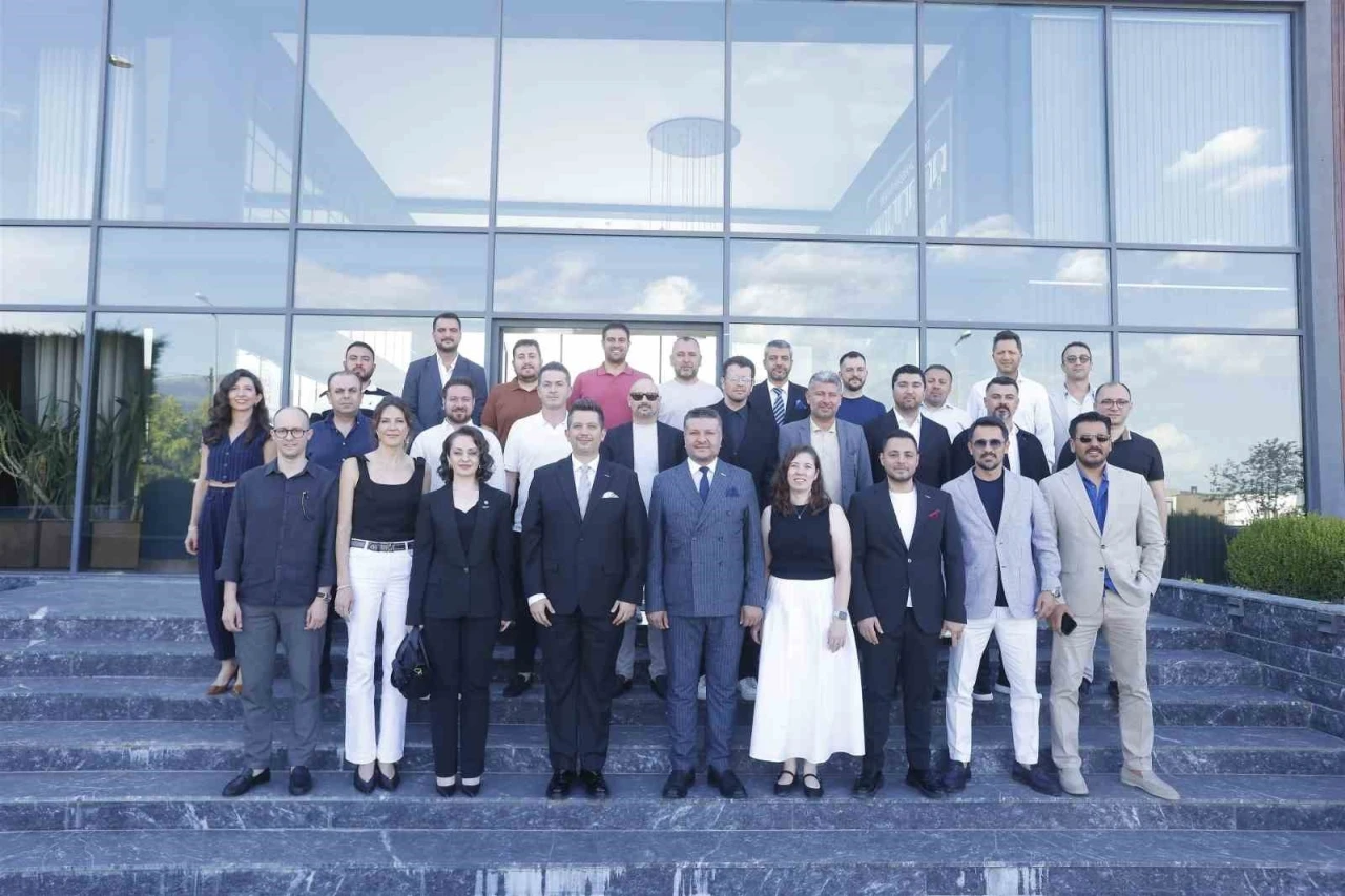 Gen&ccedil; iş d&uuml;nyasında &ouml;rnek iş birliği
