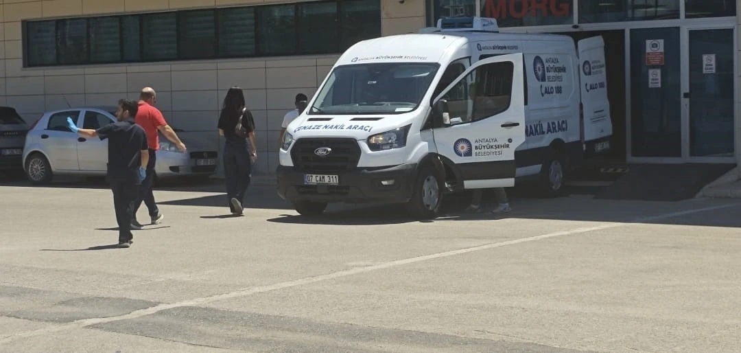 Gen&ccedil; kadını tabancayla vurarak &ouml;ld&uuml;r&uuml;p, ardından intihar etti
