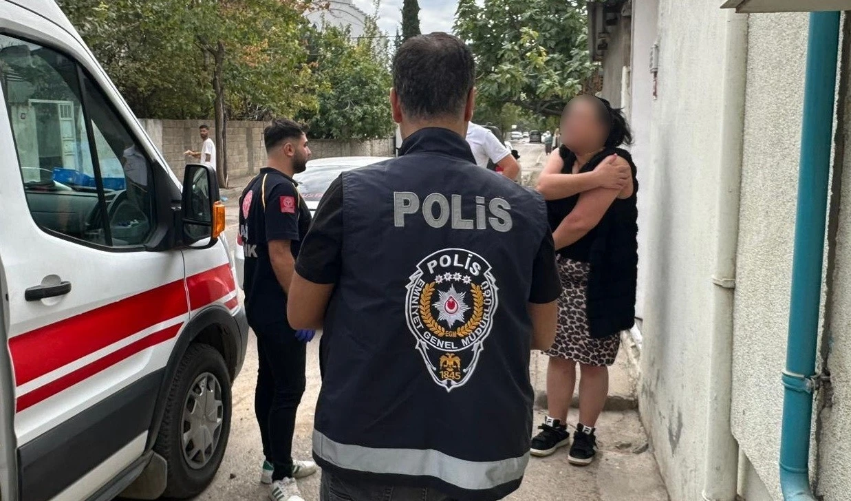 Genç kız sokak ortasında yumruklu ve tekmeli saldırıya uğradı
