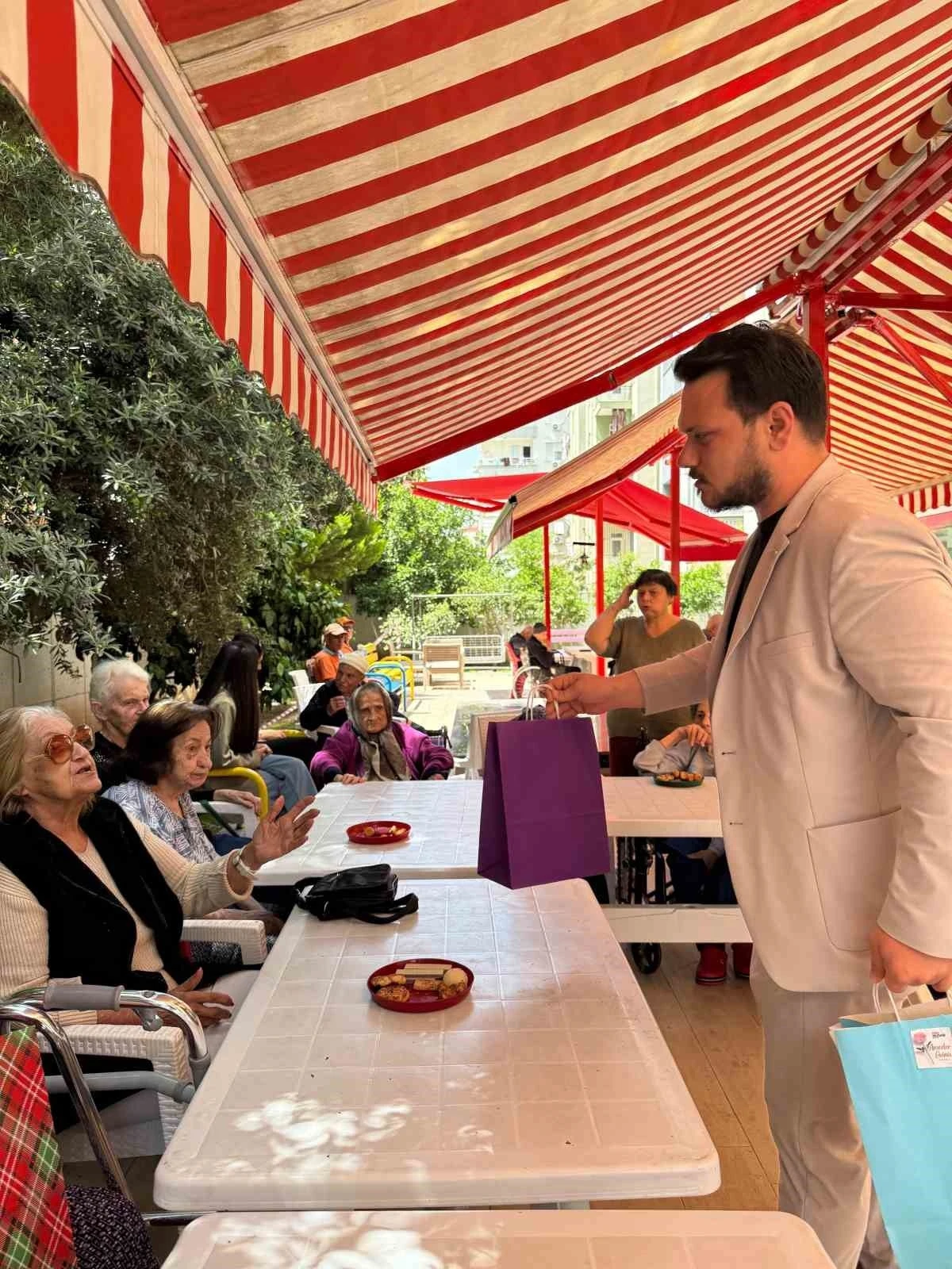 Genç MÜSİAD Antalya’dan huzurevinde Anneler Günü buluşması
