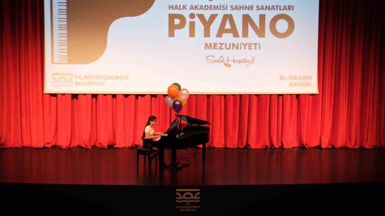 Genç piyanistler, muhteşem performanslar sergiledi
