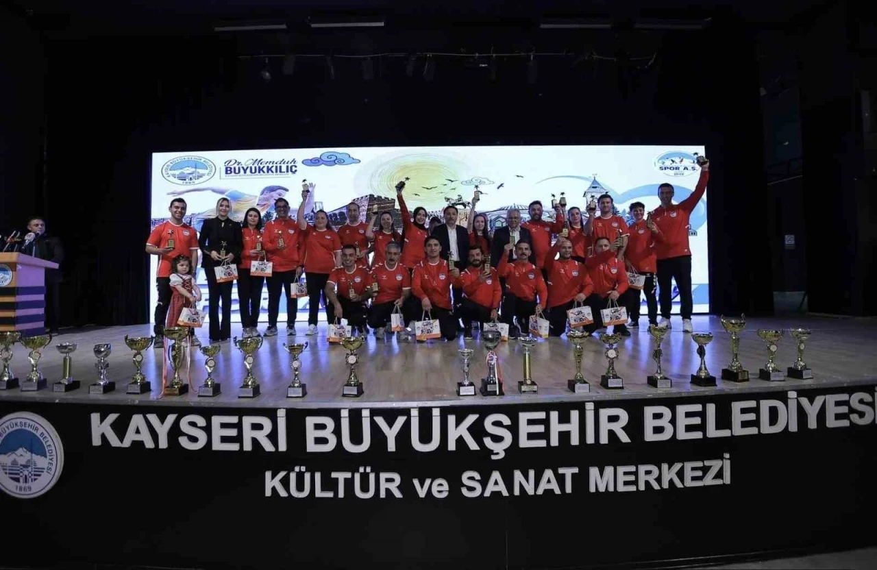Genç sporcular ödüllendirildi
