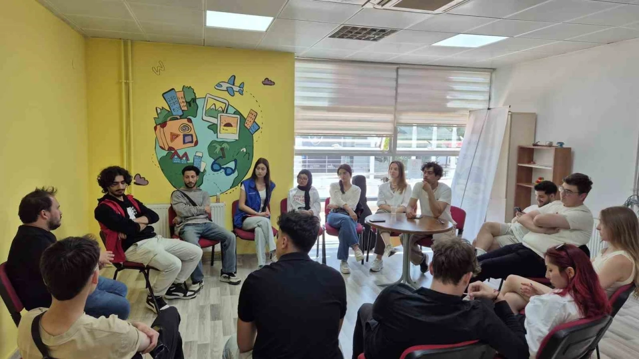 Gençler Avrupa fırsatlarını Uluslararası Gençlik Merkezi ile keşfediyor
