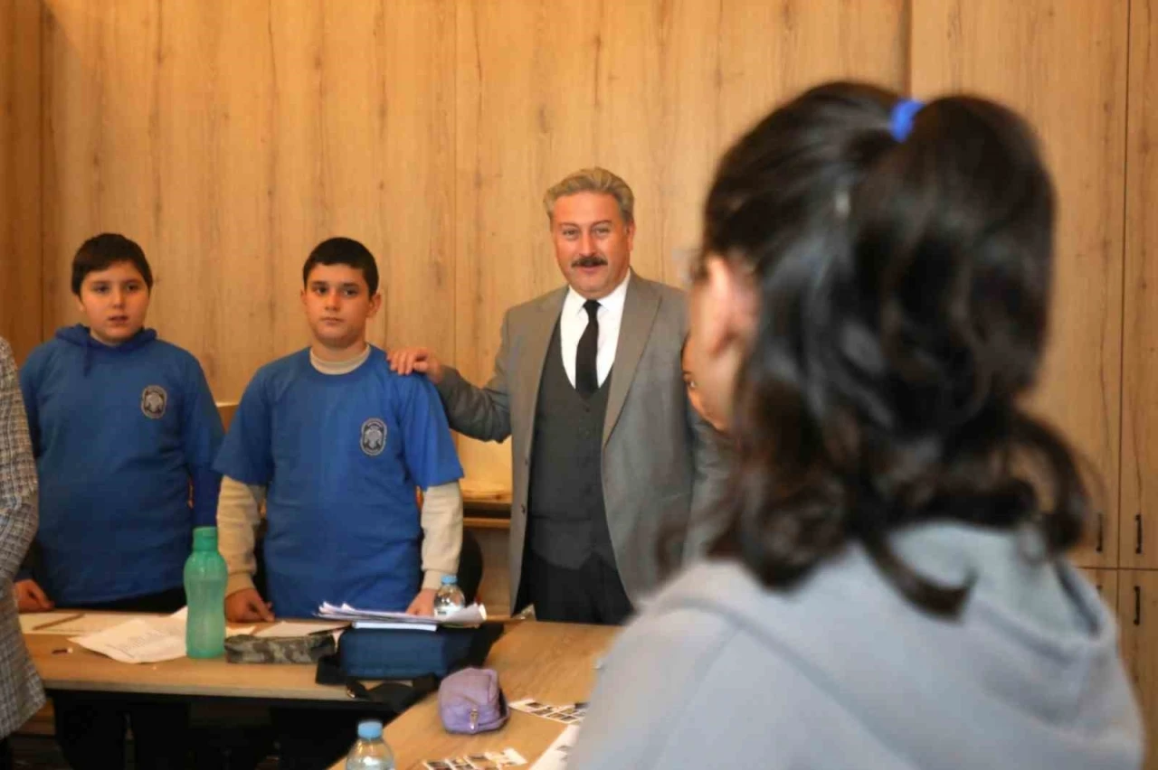 Gen&ccedil;ler bu kampta İngilizce &ouml;ğreniyor
