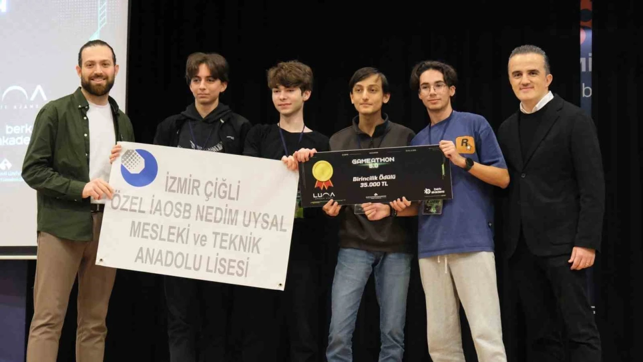 Gençler, en iyi oyunu geliştirmek için mücadele etti
