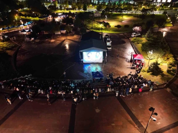 Gen&ccedil;ler ge&ccedil;mişe yolculuk yaptı
