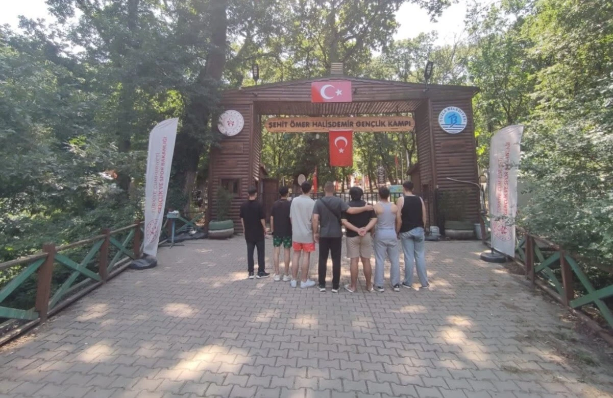 Gen&ccedil;ler gen&ccedil;lik kampında bir araya geldi
