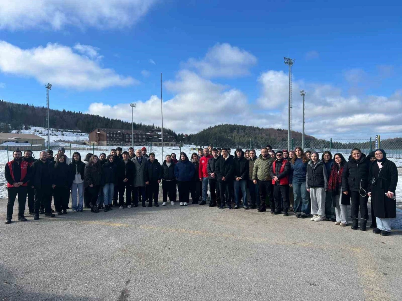 Gen&ccedil;ler g&uuml;zel bir g&uuml;n ge&ccedil;irdi
