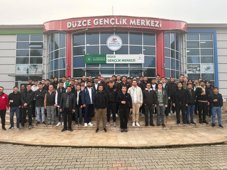 Gen&ccedil;ler sabah namazında buluştu

