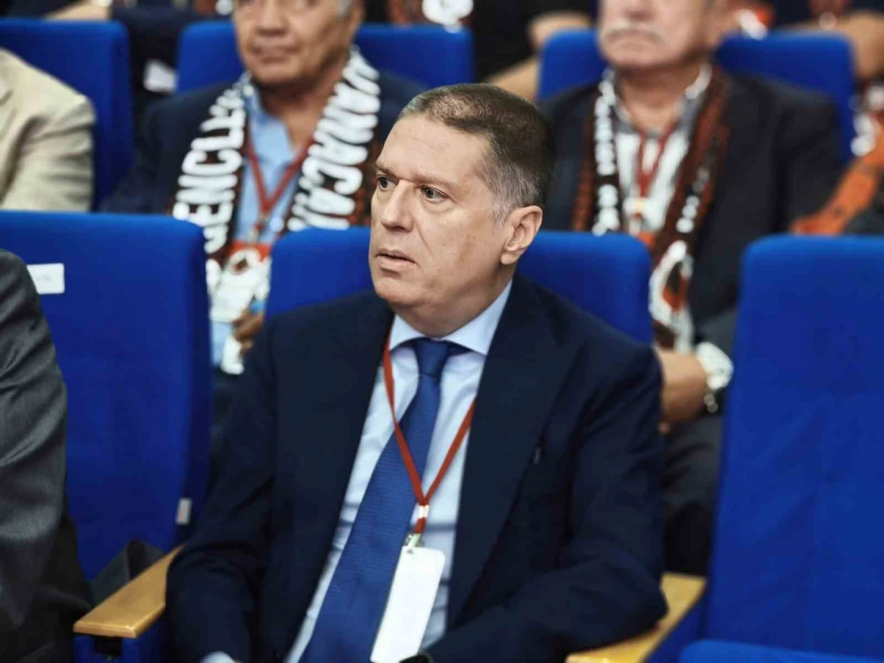 Gen&ccedil;lerbirliği&rsquo;nde Arda &Ccedil;akmak yeniden başkan se&ccedil;ildi
