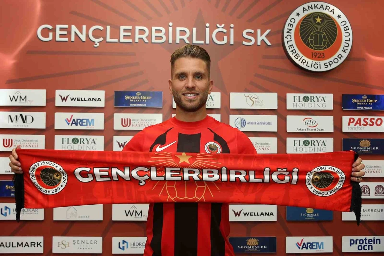 Gen&ccedil;lerbirliği&rsquo;nden sol beke takviye
