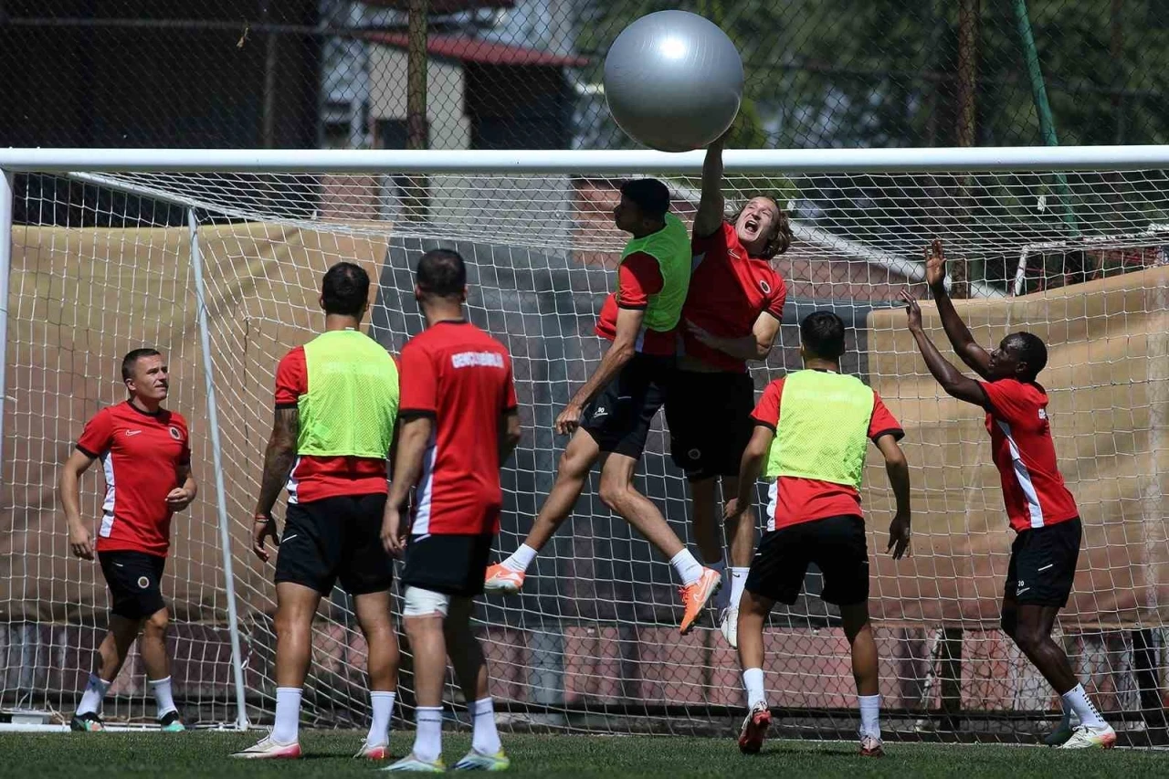 Gençlerbirliği, topa sahip olamıyor
