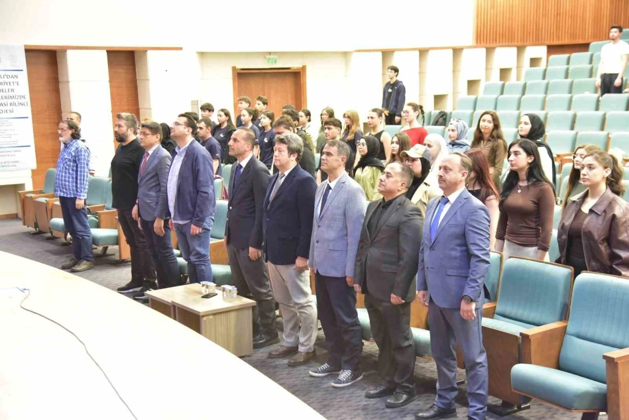 Gen&ccedil;lerde demokrasi bilincinin gelişimi i&ccedil;in d&uuml;zenlenen proje MSK&Uuml;&rsquo;de tamamlandı

