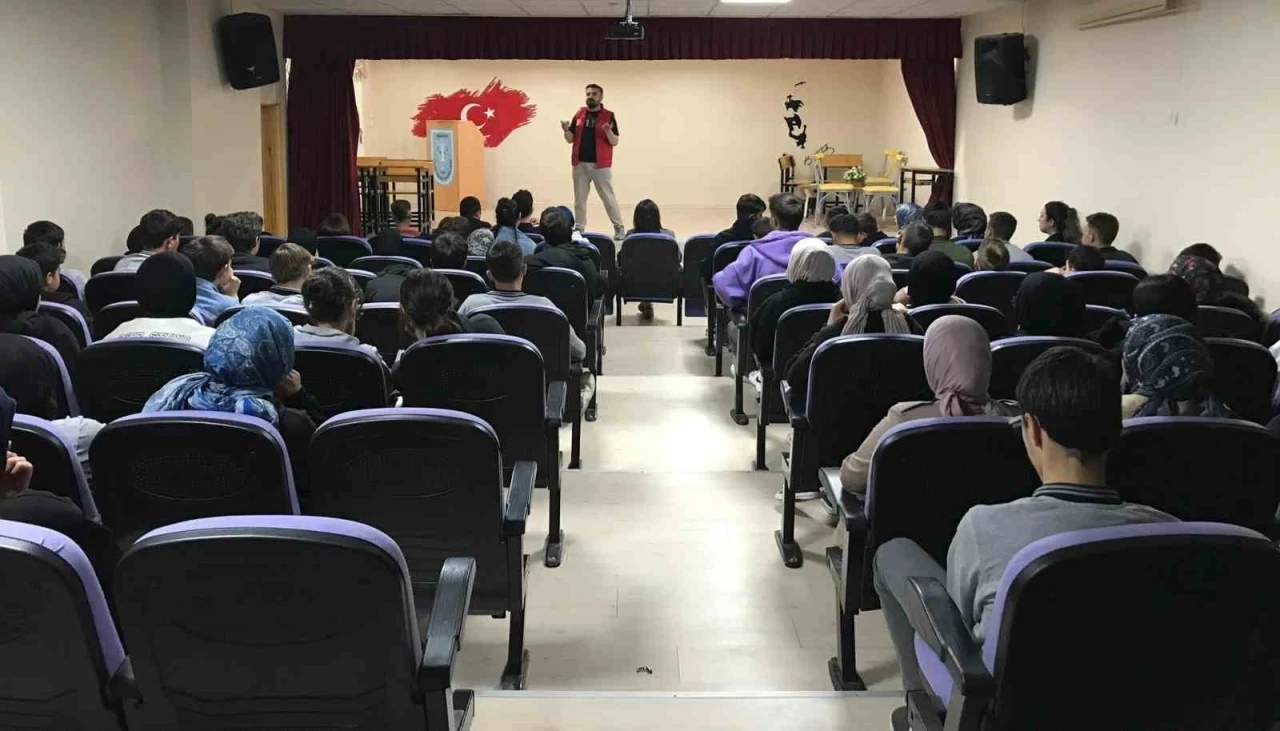 Gençlik kamplarının tanıtımı devam ediyor: Başvurular 9 Haziran’da sona erecek
