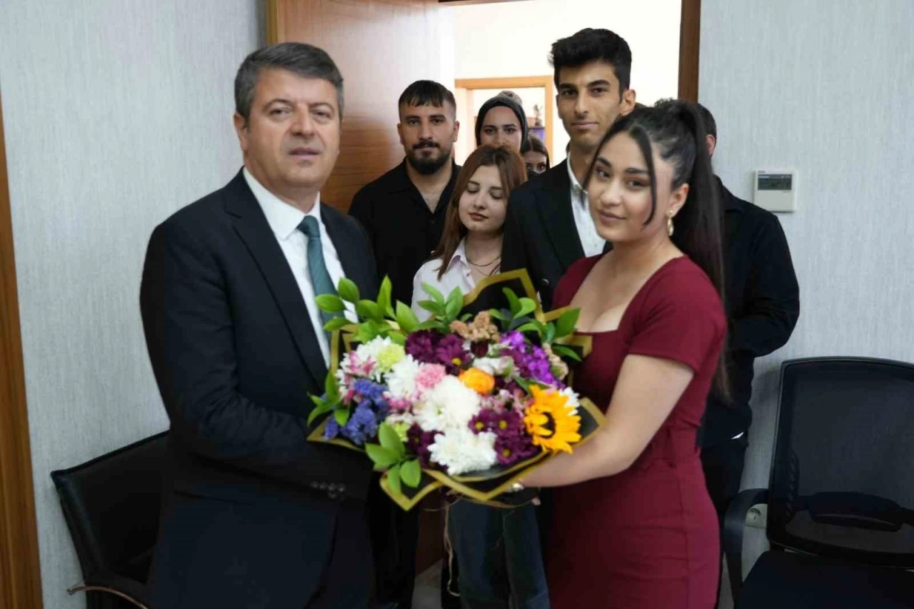 Gençlik meclisinden başkan Tutdere’ye 19 Mayıs ziyareti

