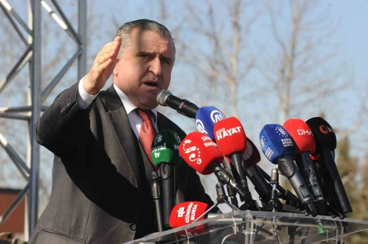 Gençlik ve Spor Bakanı Osman Aşkın Bak ailelere seslendi: “Çocuklarınızı alıp bu tesislere getirin”
