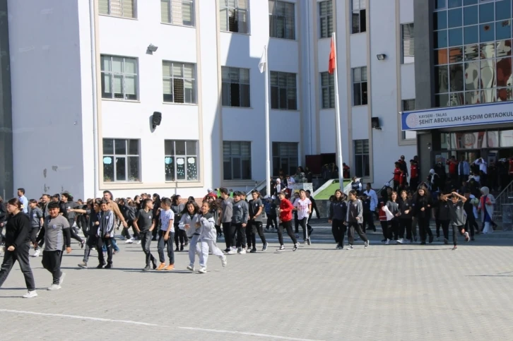 Ger&ccedil;eğini aratmayan tatbikat
