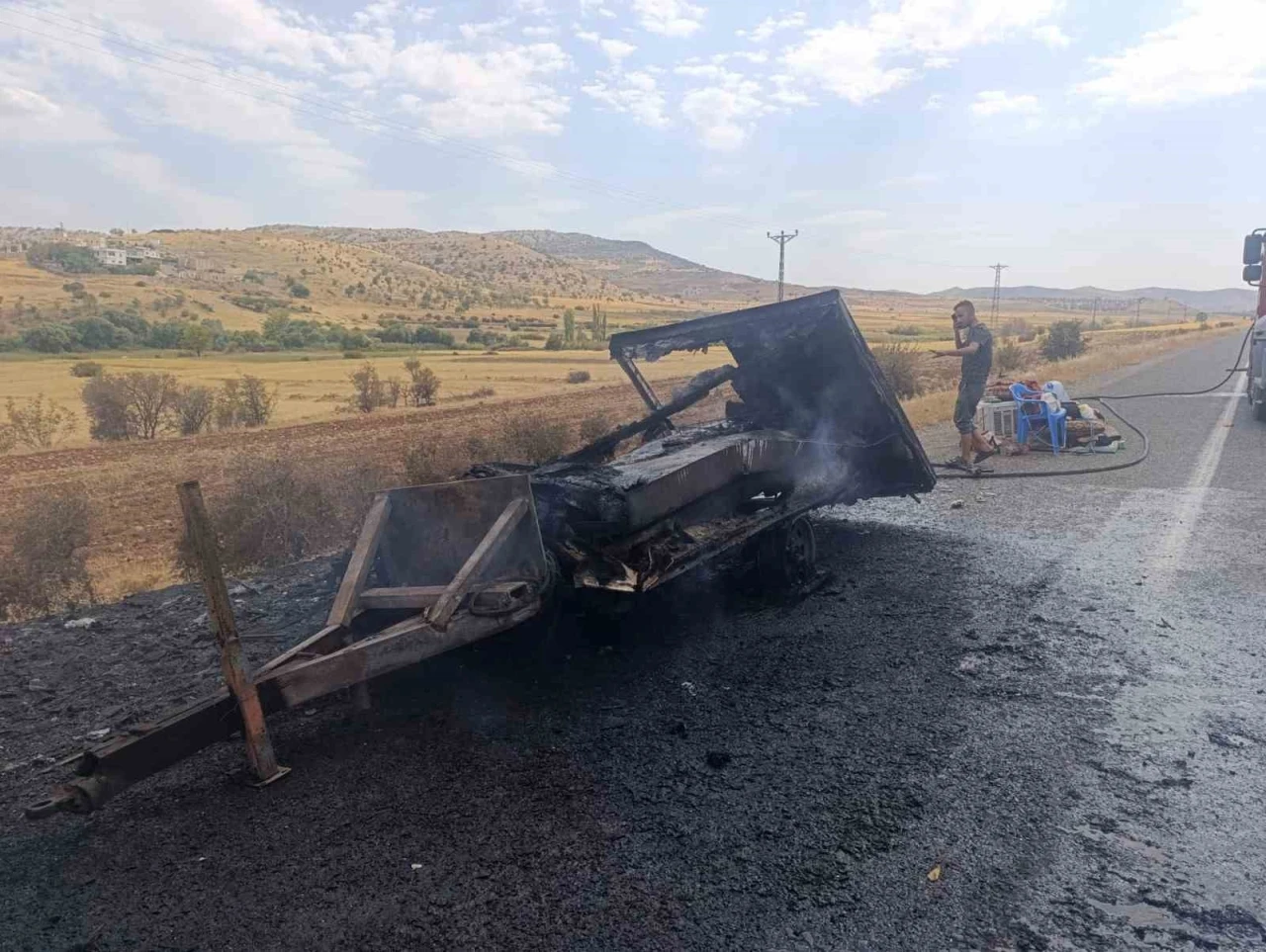 Gercüş’te çekme karavan alev aldı
