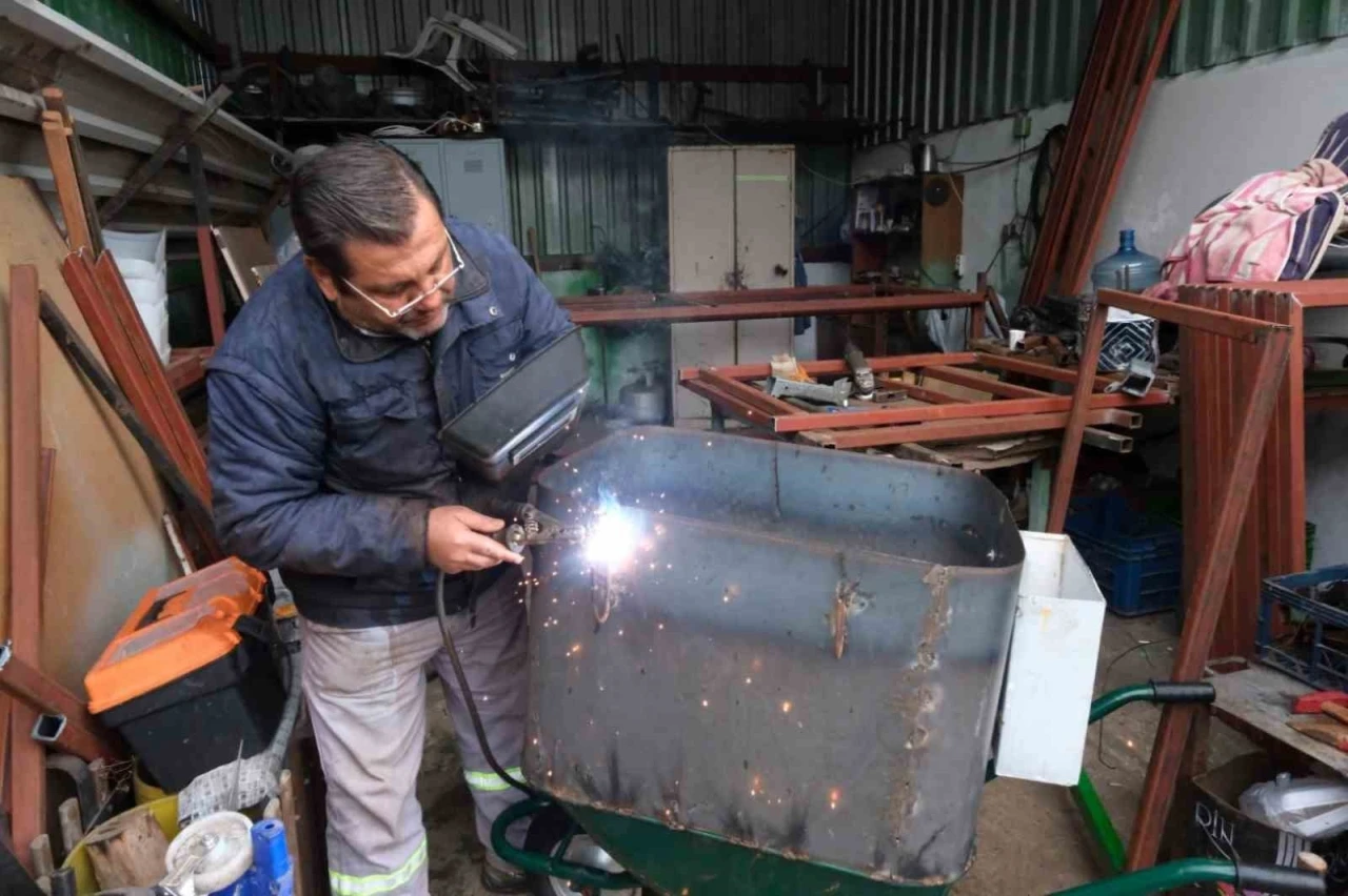 Geri dönüşümle temizlik araç gereçleri üretiliyor
